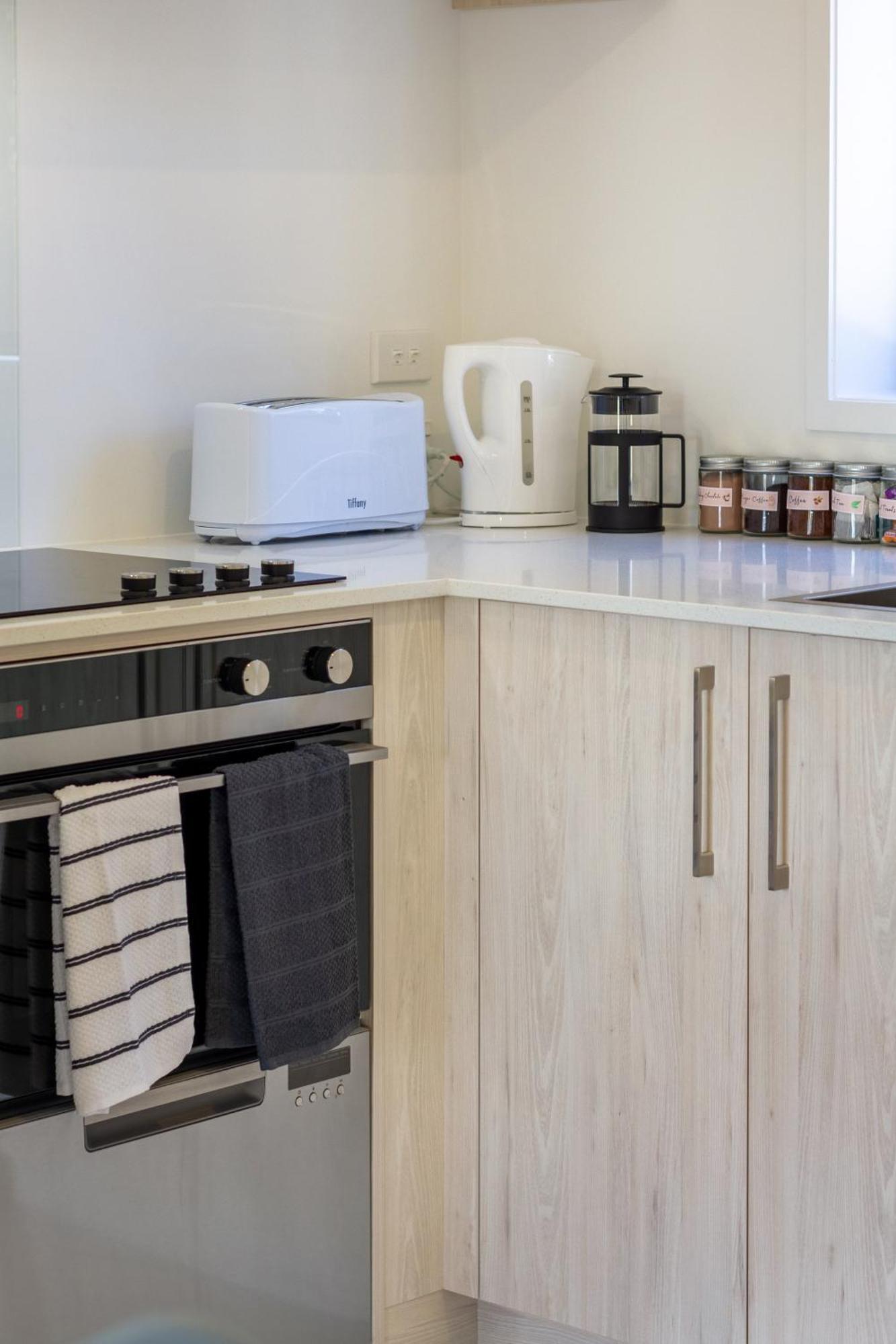 Conveniently Located 2Br Townhouse In West Akl Apartment Auckland Ngoại thất bức ảnh